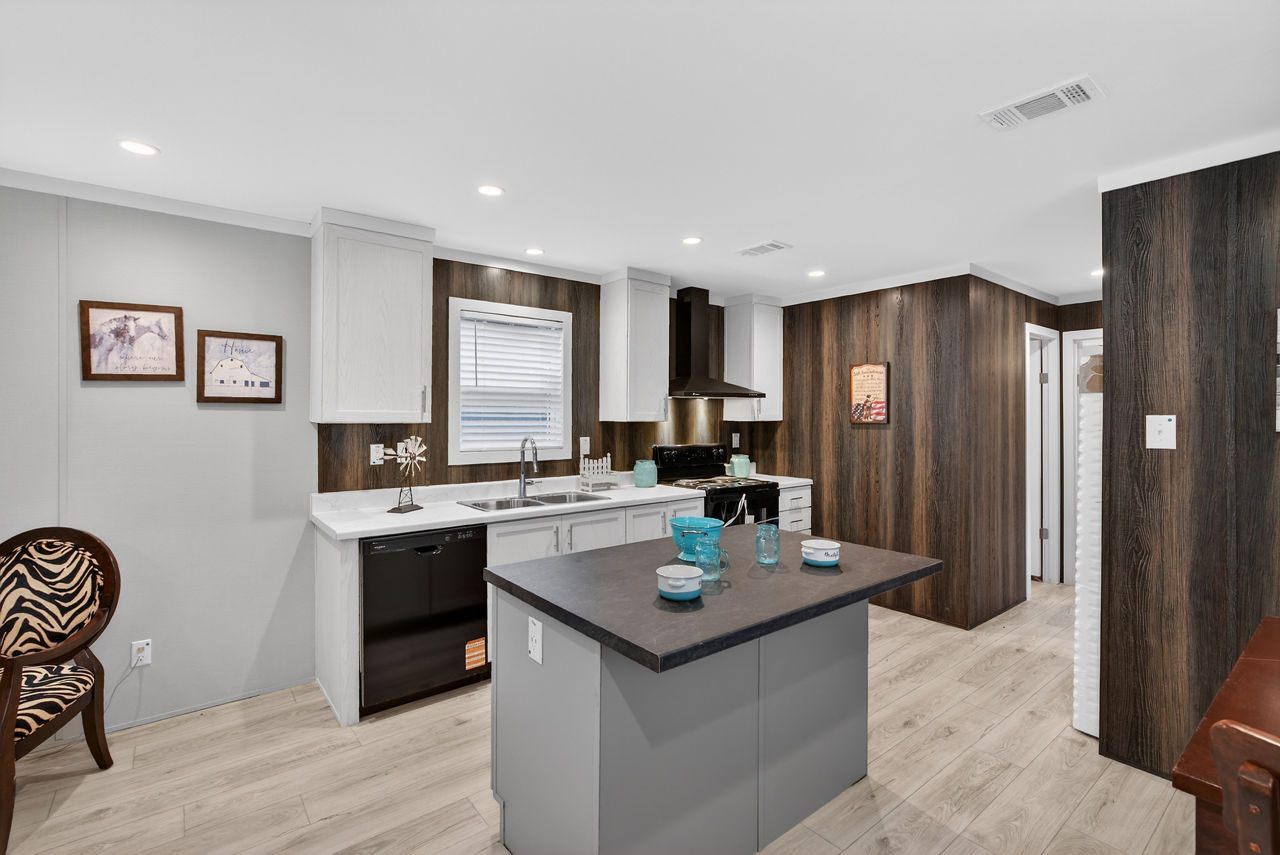 Champion New Moon 1676C — 3 bed, 2 bath, 1,152 sq ft new manufactured home