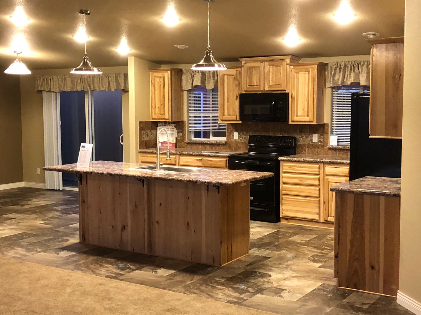 Clayton 55MAJ40563AH — 3 bed, 2 bath, 1,200 sq ft new manufactured home