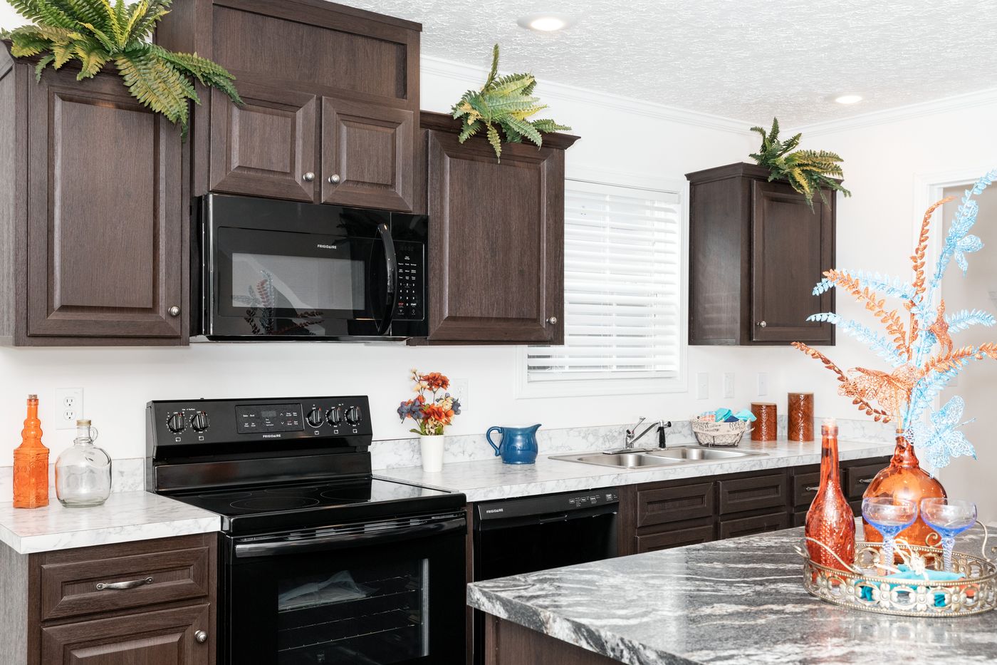 Clayton 58CLA28764CM — 4 bed, 2 bath, 1,200 sq ft new manufactured home